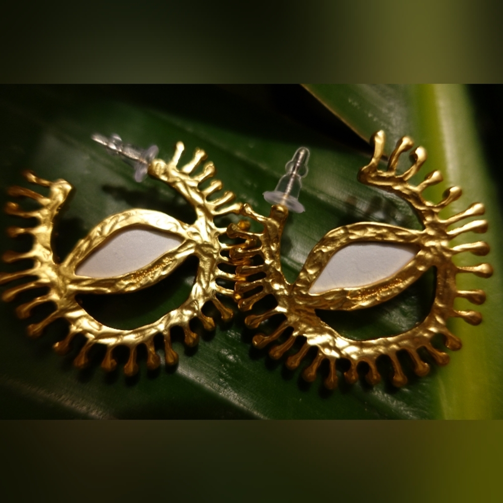 🆕️ Schiaparelli Genuine Gold and Blue Eye Motif Earrings NWOT - Picture 8 of 13